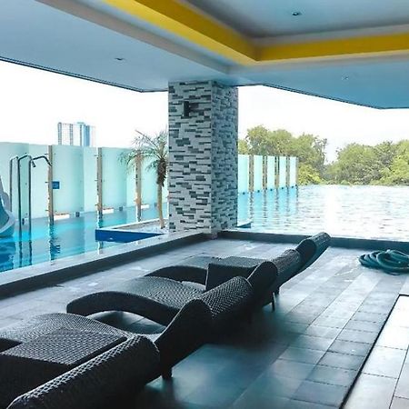 Lovely 2Br Majestic Condo 6 Pax Pool View Ipoh Exterior foto