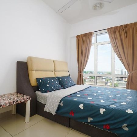 Lovely 2Br Majestic Condo 6 Pax Pool View Ipoh Exterior foto